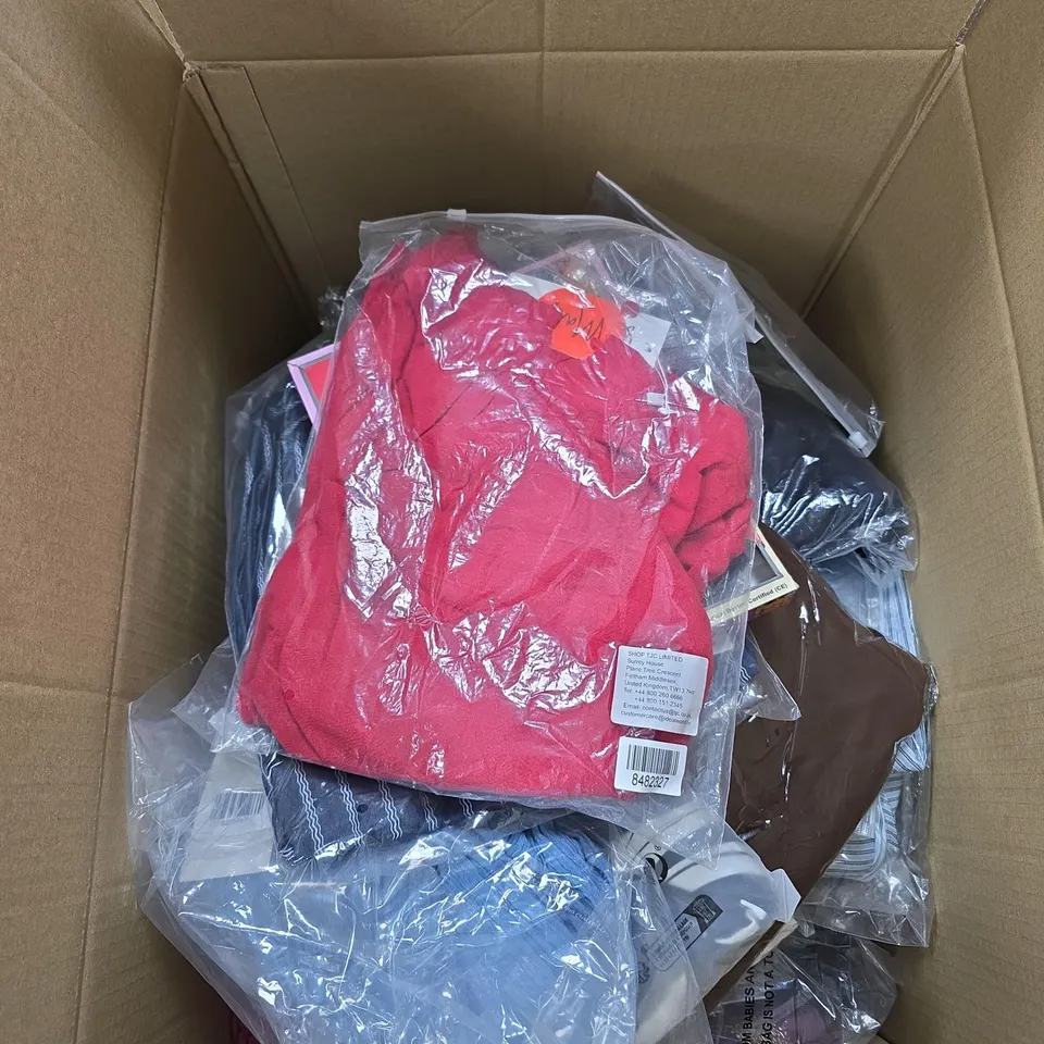 BOX OF APPROXIMATELY 20 ASSORTED CLOTHING ITEMS IN VARIOUS SIZES, COLOURS AND STYLES