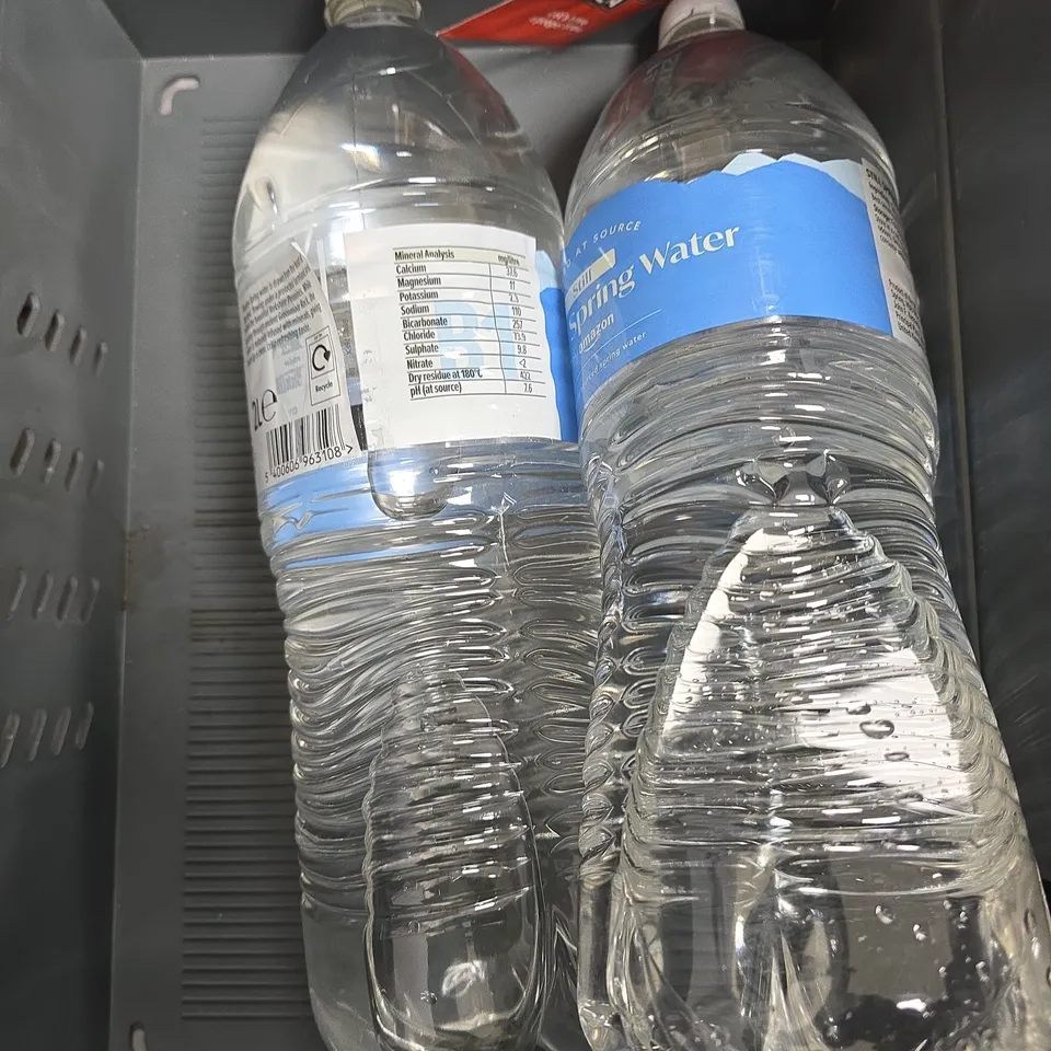 APPROXIMATELY 6 ASSORTED FOOD/DRINKS PRODUCTS TO INCLUDE FRUIT CHIPS, S.PELLEGRINO SPARKLING WATER, SPRING WATER ETC 