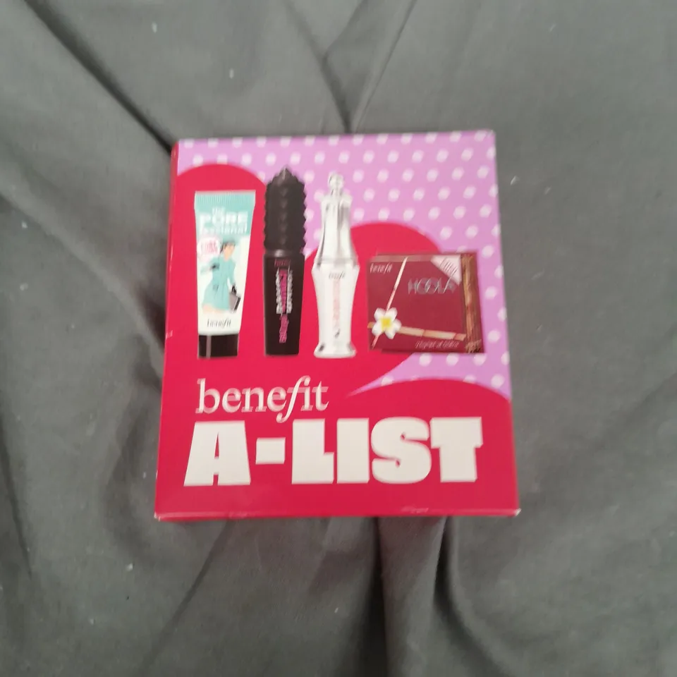 BENEFIT A-LIST BADGAL BANG MASCARA, HOOLA BRONZER, POREFESSIONAL PRIMER & 24HR BROW SETTER GIFT SET 