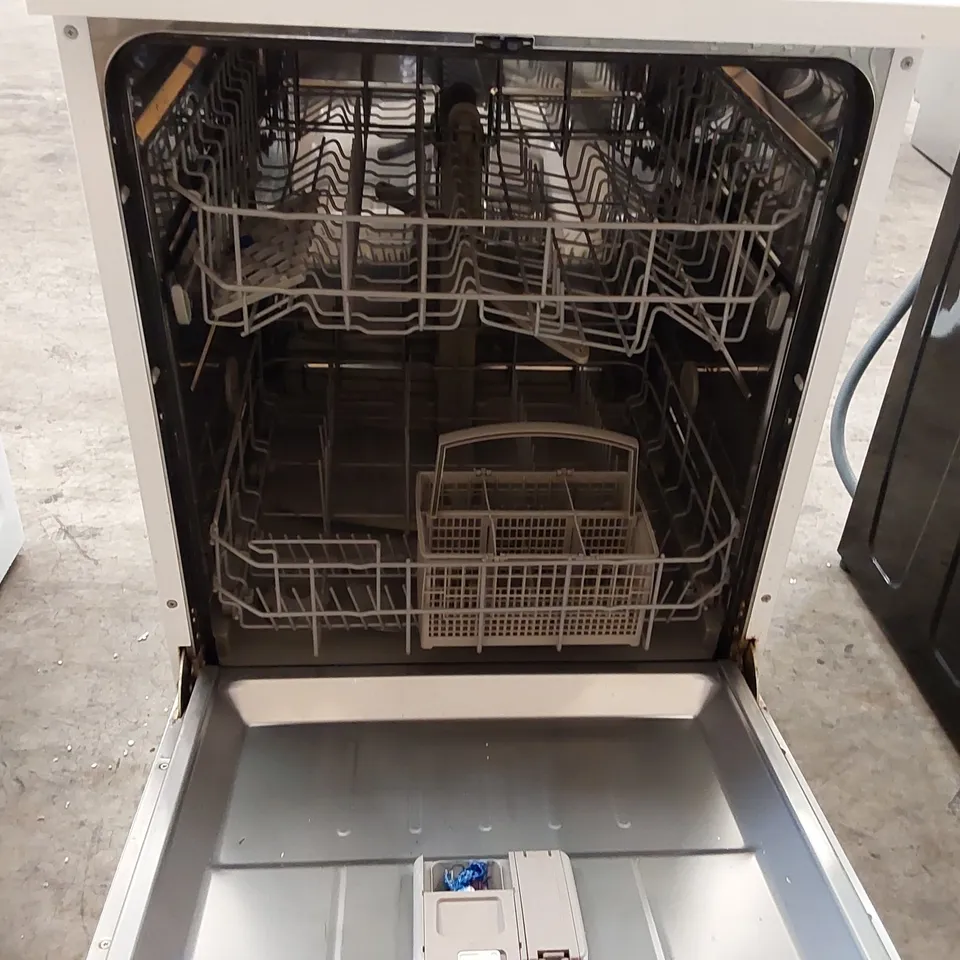 COMFEE' FREESTANDING DISHWASHER FD1201P-W WITH 12 PLACE SETTINGS, CLOUD WASH, DELAY START, HALF LOAD FUNCTION, FLEXIBLE RACKS - WHITE 