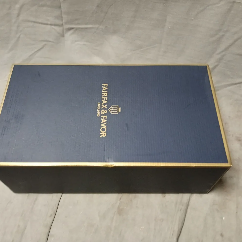 BOXED FAIRFAX & FAVOR WOMEN'S TUSCANY SANDAL – TAN/NAVY LEATHER, UK 5 (EU 38, US 7)