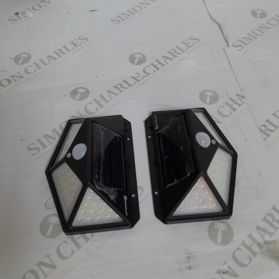 BUILDCRAFT 400 LUMENS SOLAR SECURITY LIGHT