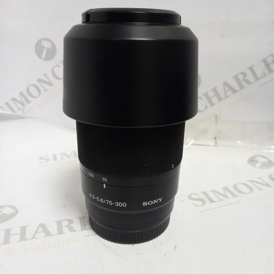 KONICA MINOLTA DYNAX 7D DIGITAL SLR CAMERA AND LENSES 