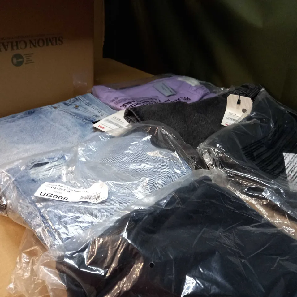 BOX OF APPROX 10 ASSORTED JEANS/DENIM ITEMS VARYING IN SIZE/COLOUR/STYLE