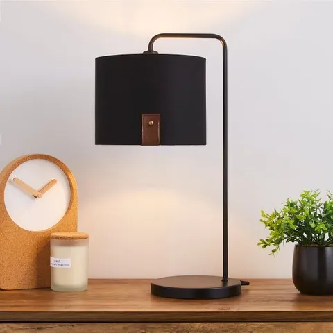 BOXED DORRIAN TABLE LAMP