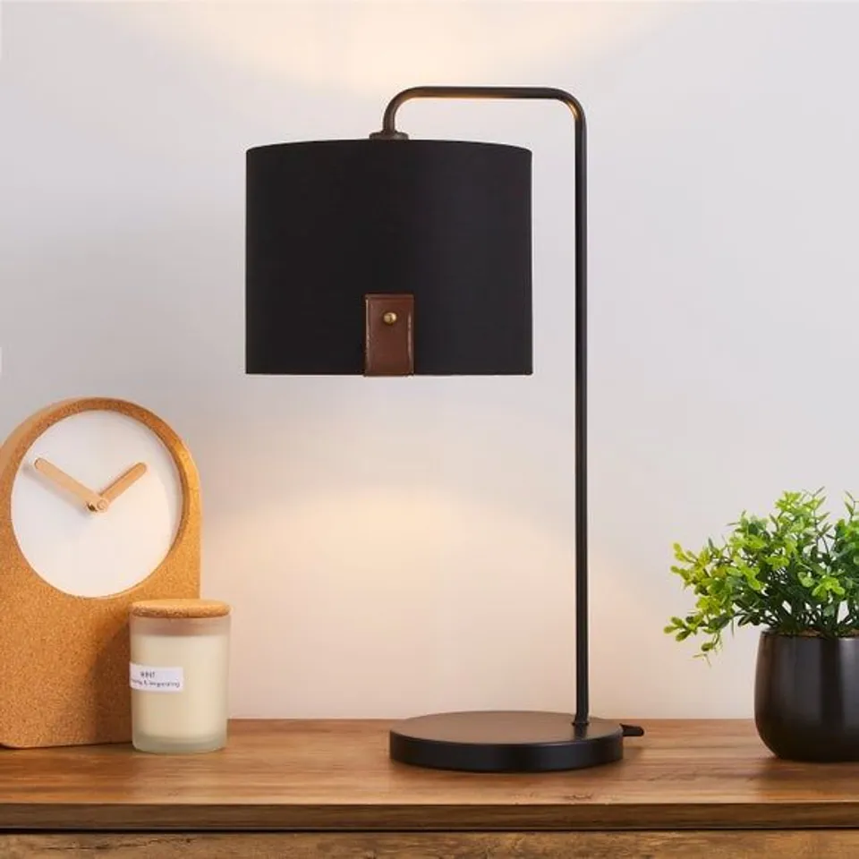 BOXED DORRIAN TABLE LAMP  