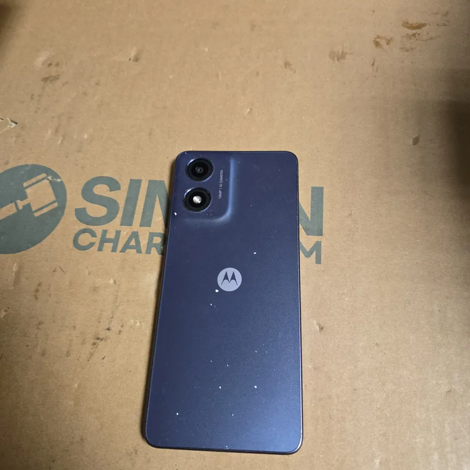 MOTOROLA SMARTPHONE – BLUE, DUAL CAMERAS, CRACKED SCREEN