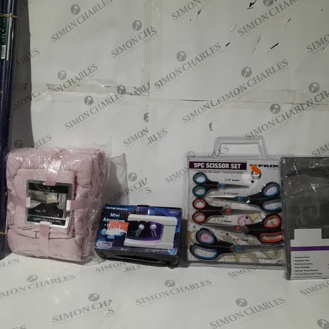 APPROXIMATELY 15 ASSORTED ITEMS TO INCLUDE - 5 PEICE SCISSOR SET - MINI AQUARIUM - POLYESTER SHOWER CURTAIN ECT