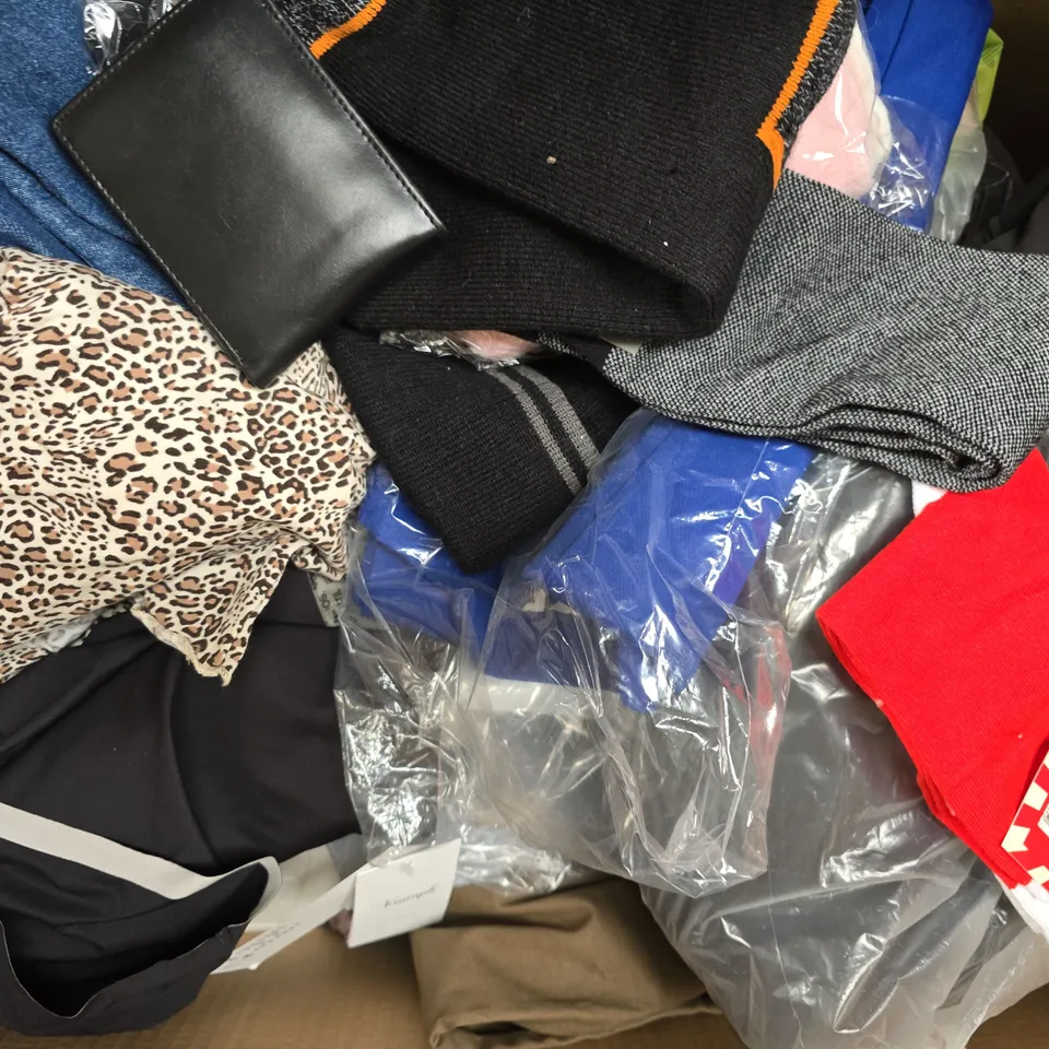 APPROXIMATELY 20 ASSORTED CLOTHING AND FASHION PRODUCTS IN VARIOUS STYLES AND SIZES - COLLECTION ONLY