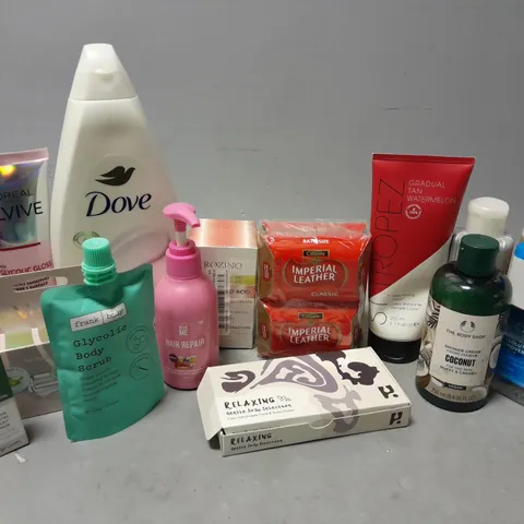 APPROXIMATELY 20 ASSORTED COSMETICS ITEMS TO INCLUDE SANCTUARY SPA BODY LOTION (250ml), THE BODY LOTION SHOWER CREAM (250ml), DOVE BODY WASH (720ml), ETC