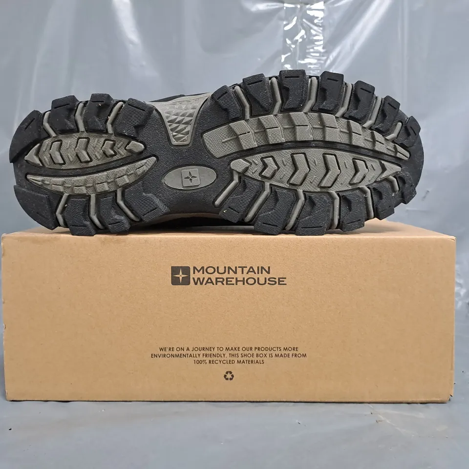 BOXED PAIR OF MOUNTAIN WAREHOUSE MCLEOD WOMEN'S WIDE FIT OUTDOOR WALKING BOOTS IN BLACK SIZE UK 6