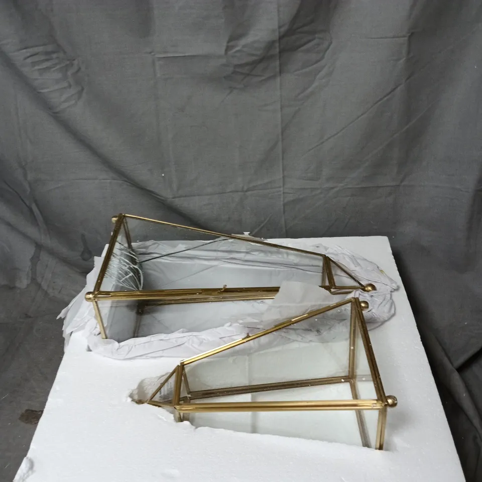 GLASS LANTERN TRIANGLE WITH GOLD EDGE SET OF 2. ITEM DAMAGED