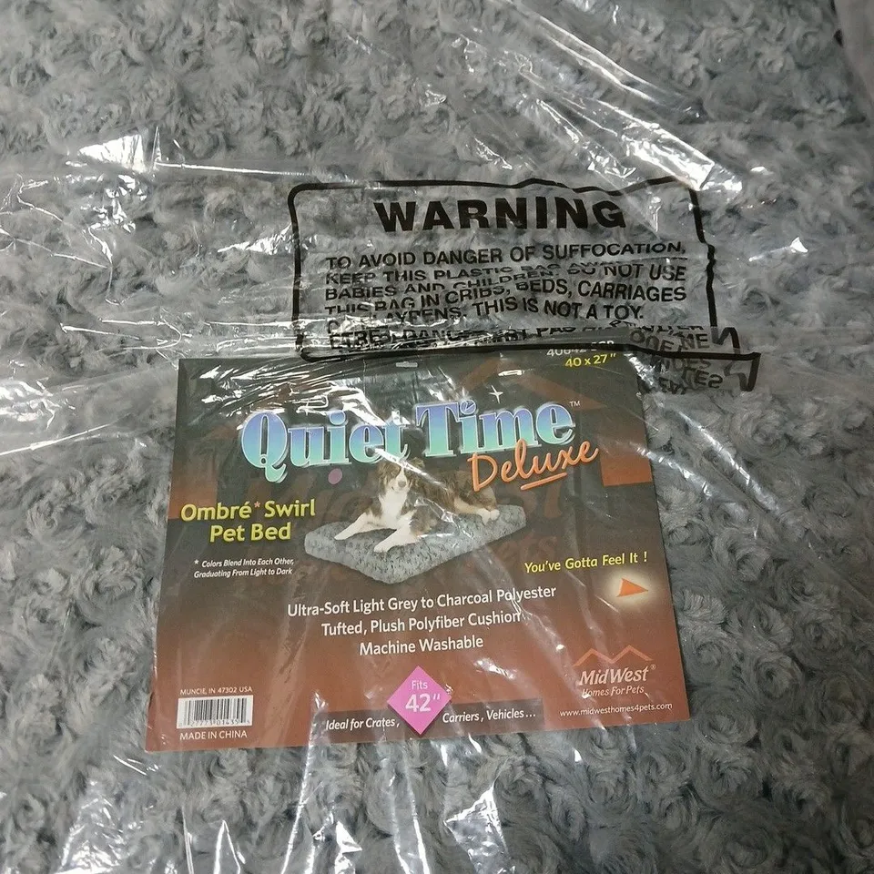 MIDWEST QUIET TIME DELUXE OMBRÉ SWIRL PET BED – GREY, 42IN