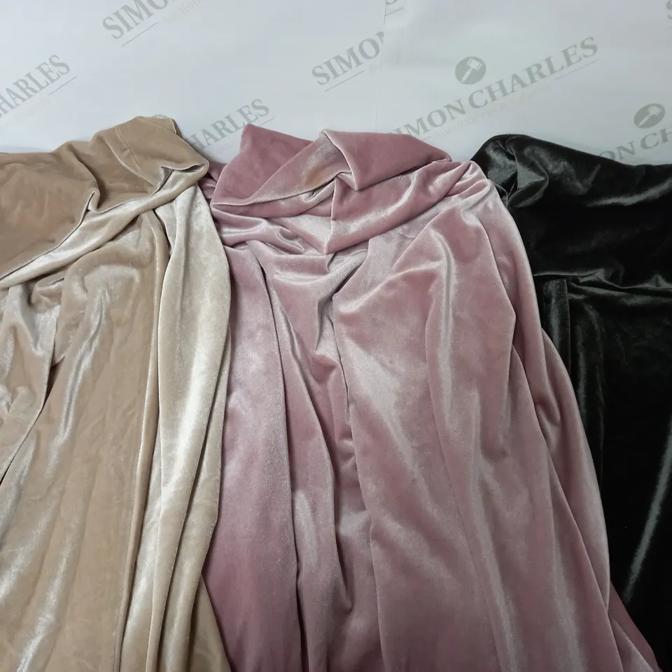 LOT OF APPROX. 10 JUMPERS 