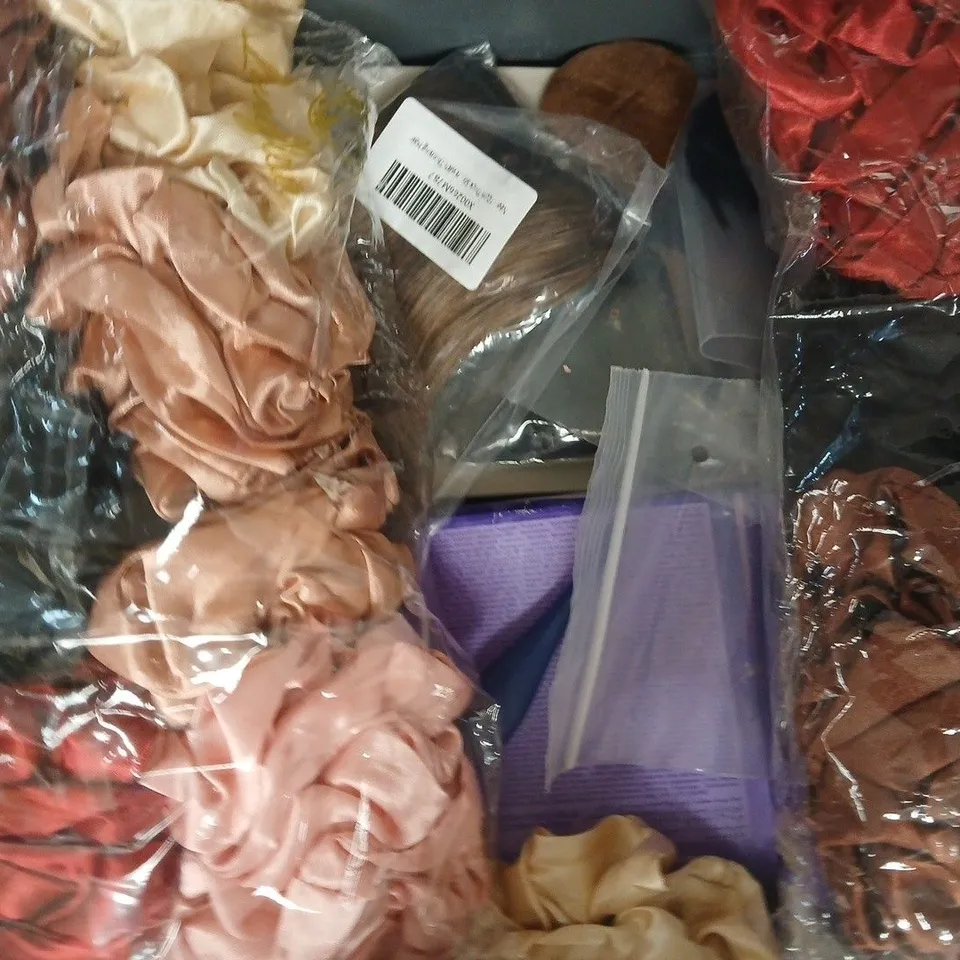 APPROXIMATELY 8 ASSORTED COSMETIC ITEMS INCLUDING VARIOUS MAKES AND BRANDS - COLLECTION ONLY