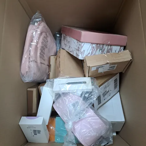 BOX OF APPROXIMATELY 15 ASSORTED ITEMS TO INCLUDE PANS, STORAGE BAG AND CLEANISING BRUSH
