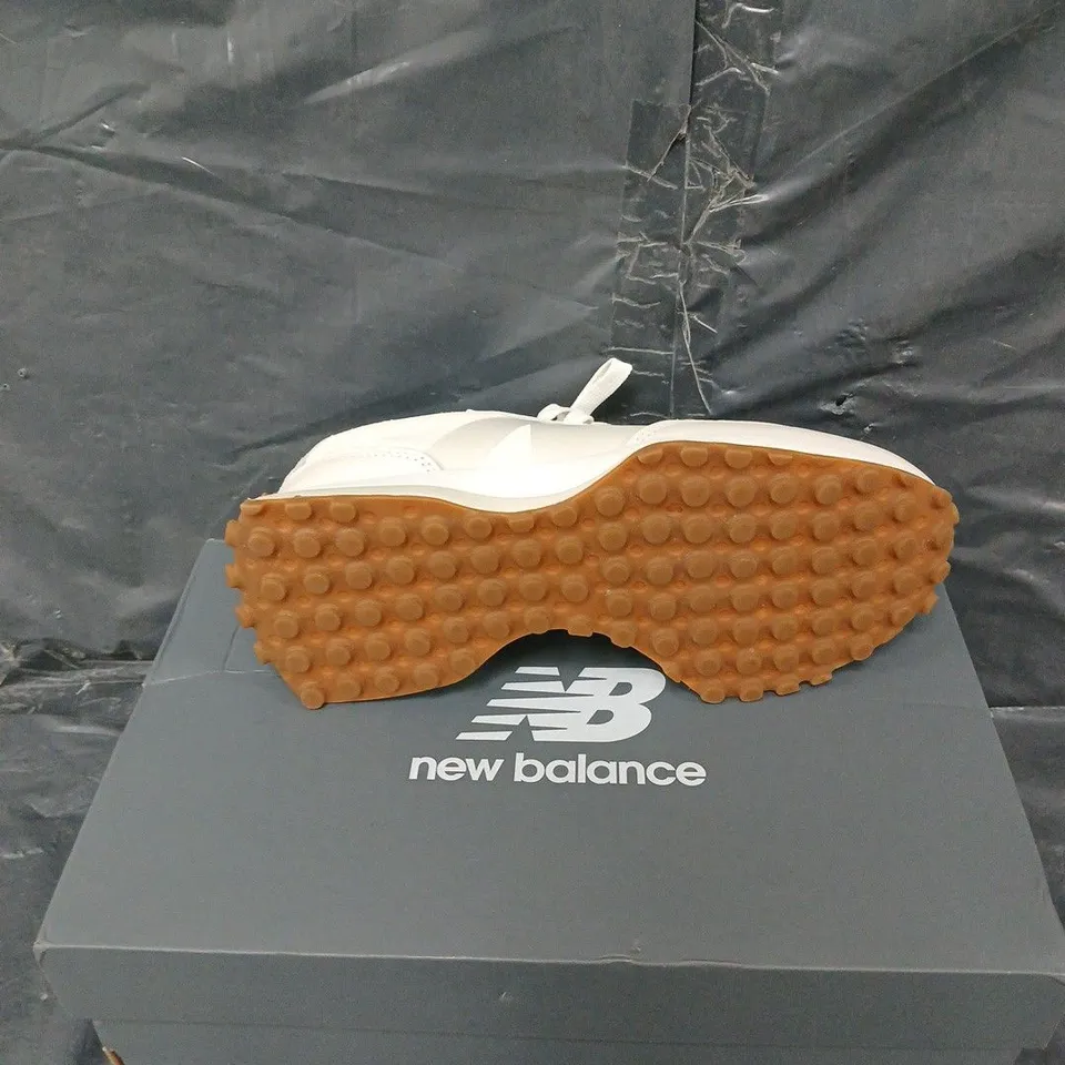 BOXED PAIR OF NEW BALANCE WOMENS 327 CREAM UK 6V