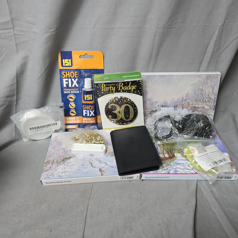APPROXIMATELY 15 ASSORTED HOUSEHOLD ITEMS TO INCLUDE ROYAL ACADEMY OF ARTS CHRISTMAS CARDS, SHOE FIX GLUE, DESCALING TABLETS, ETC