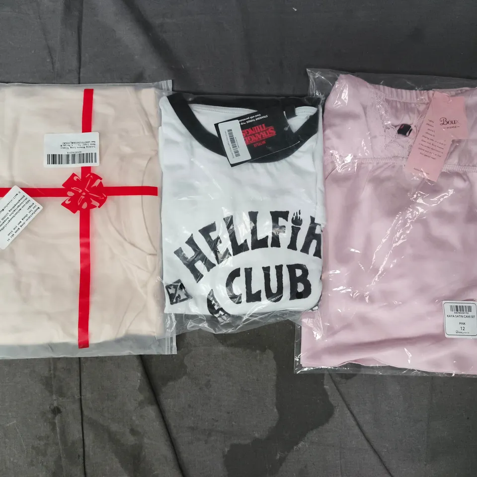 APPROXIMATELY 20 ASSORTED CLOTHING AND FASHION PRODUCTS IN VARIOUS STYLES AND SIZES - COLLECTION ONLY