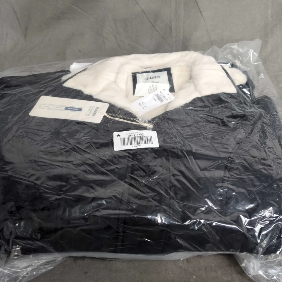 BAGGED HOLLISTER FLEECE LOINED COAT - SIZE XS