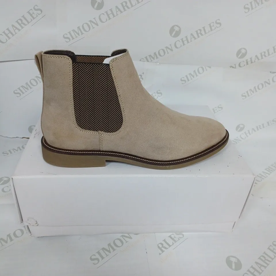 BOXED MARSH MICROSUEDE SHOES IN SAND SIZE 10