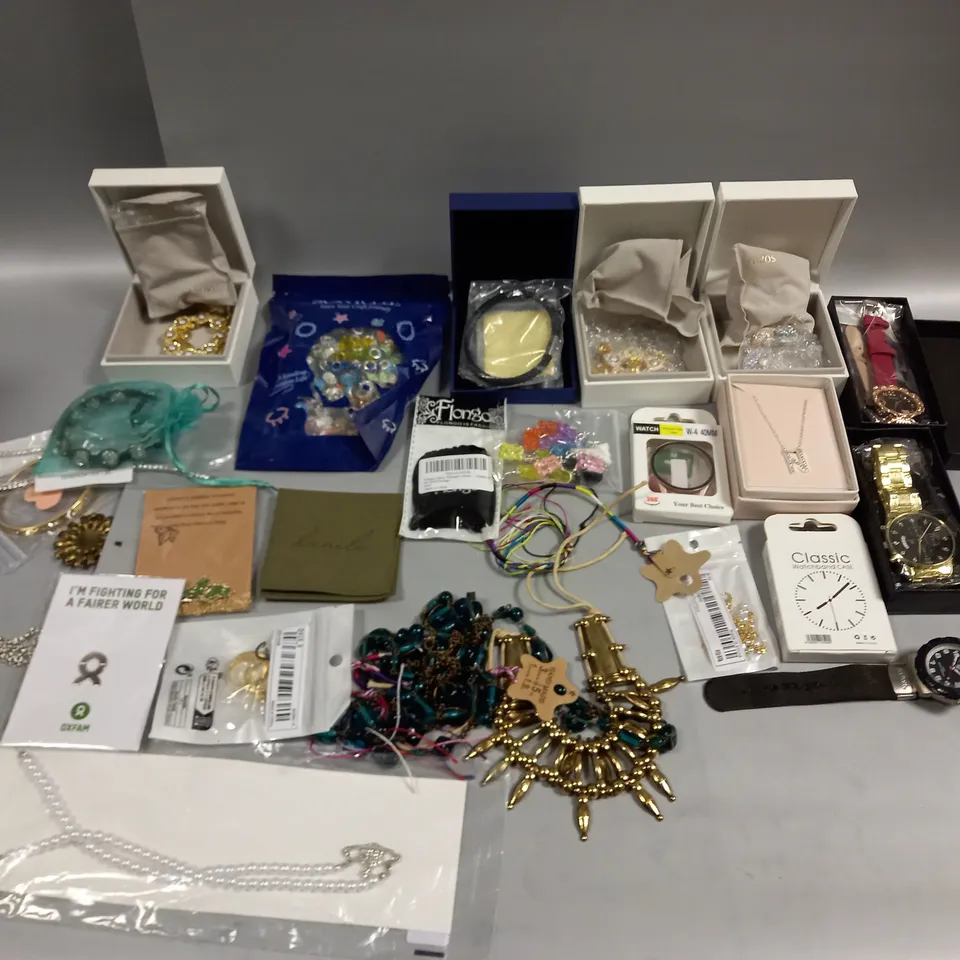 LARGE QUANTITY OF ASSORTED JEWELLERY TO INCLUDE: NECKLACES, RINGS, WATCHES AND EARRINGS