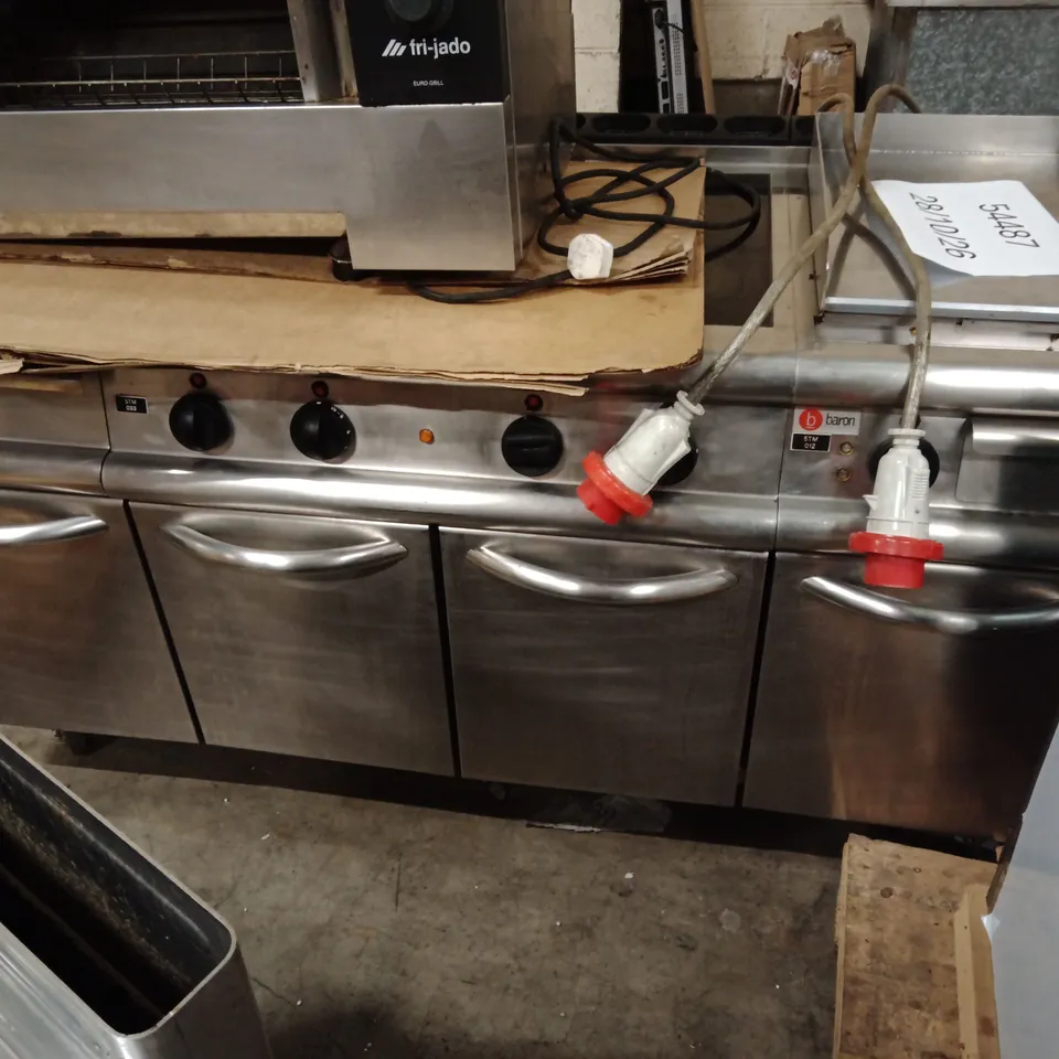 BARON MOBILE COOKING RANGE WITH CHROME GRILL & 4 ZONE COOKTOP (CRACK TO TOP)