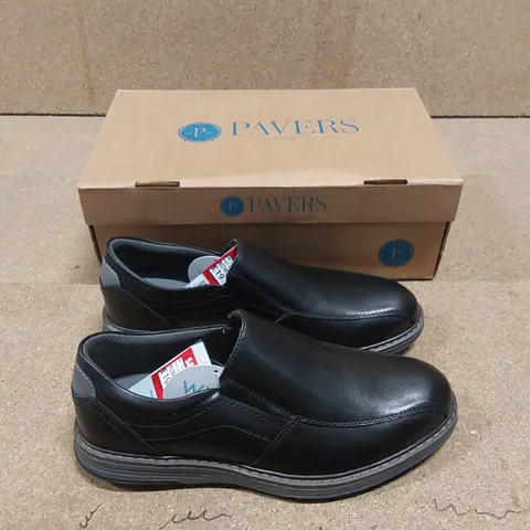 BOXED PAVERS BLACK LEATHER SHOES - SIZE 7