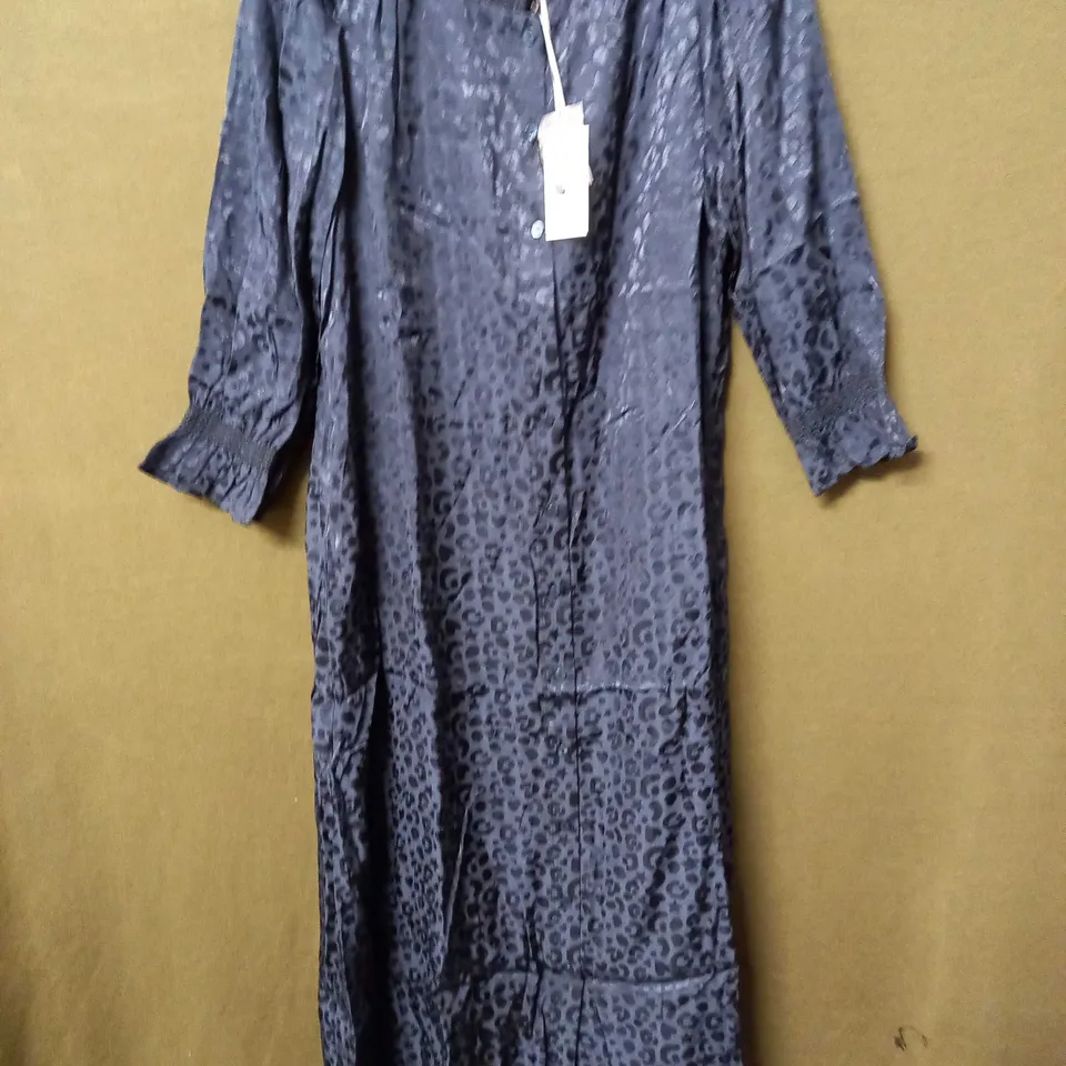 WYSE STEFFIANIE VISCOSE JACQUARD DRESS IN NAVY - SIZE 2