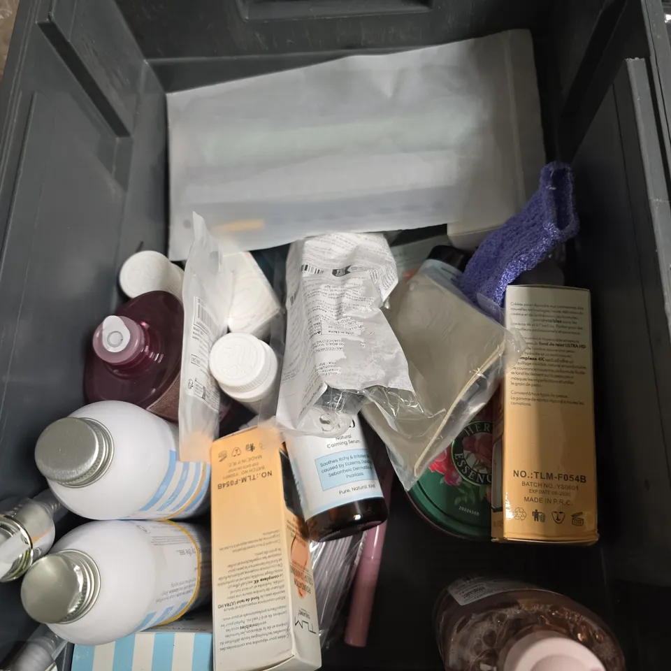 APPROXIMATEY 20 ASSORTED HEALTH AND BEAUTY PRODUCTS TO INCLUDE - SOAP & GLORY BODY LOTION - HAIR BIOLOGY MENOPAUSE SHAMPOO AND MAYBELLINE CONCEALER