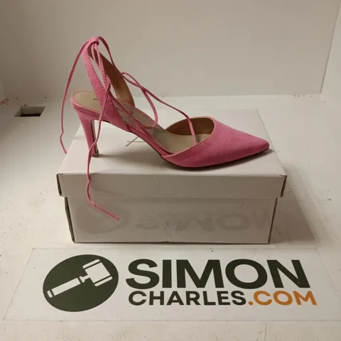 BOXED PAIR OF ALESYA POINT TOE HEELS IN PINK - SIZE 39