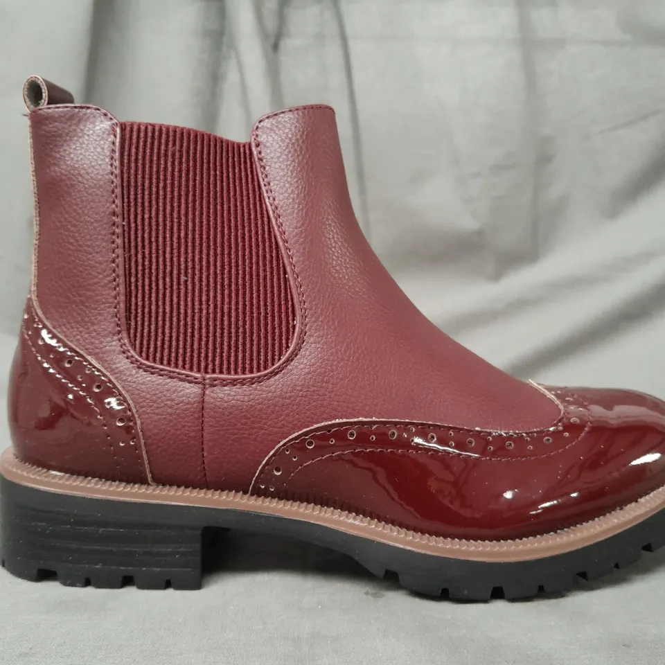 BOXED PAIR OF DESIGNER ANKLE BOOTS IN WINE RED EU SIZE 36