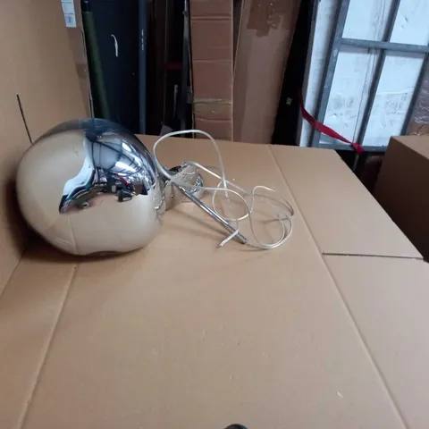 DESIGNER POLISHED CHROME EFFECT LIGHT FITTING