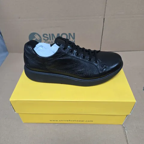 BOXED PAIR OF STRIVE DAKOTA SHOES IN ALL BLACK SIZE UK 5