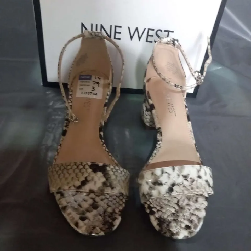 BOXED NINE WEST WINNIE SILVER SNAKE PRINT SIZE 3