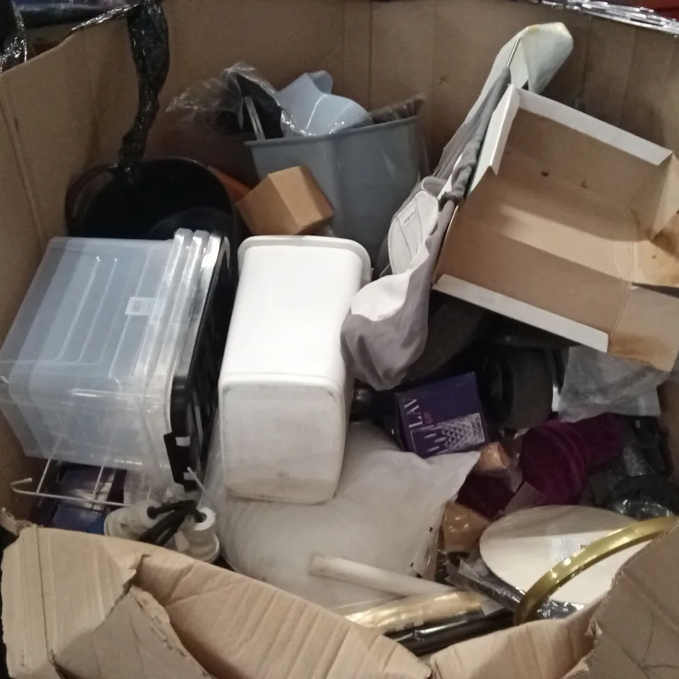PALLET OF ASSORTED HOUSEHOLD GOODS AND PRODUCTS TO INCLUDE; PLASTIC BIN, PLASTIC STORAGE BOXES, PLASTIC CUPS, DRINKING GLASSES ETC