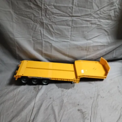 YELLOW SIX-WHEELED TOY TRAILER WITH TILTING BED - PLASTIC CONSTRUCTION VEHICLE