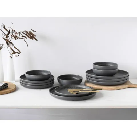 UNO VOLCANO APPROXIMATELY 12 PEICE DINNERWARE SET