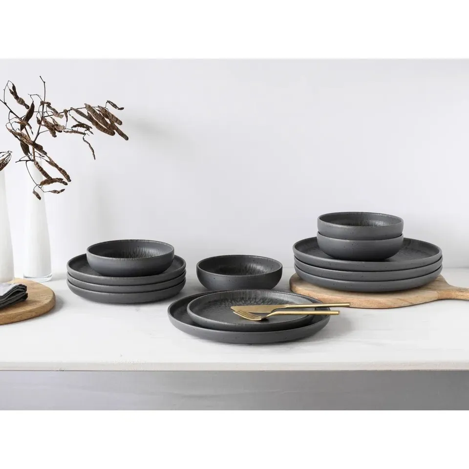 UNO VOLCANO APPROXIMATELY 12 PEICE DINNERWARE SET