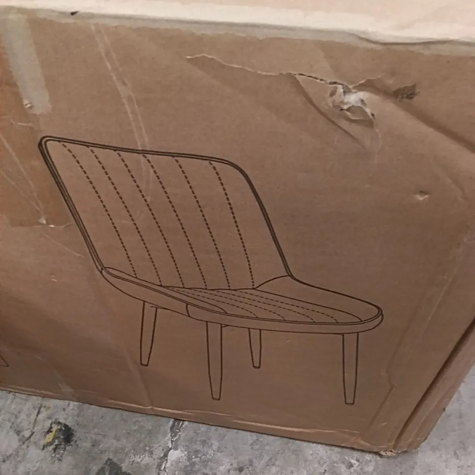 BOXED INDOOR LOUNGE CHAIR 