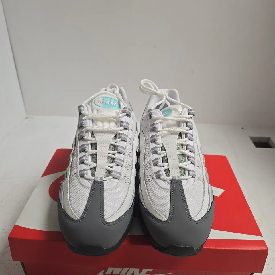 BOXED PAIR OF NIKE AIR MAX 95 BIG BUBBLE TRAINERS – UK 7.5