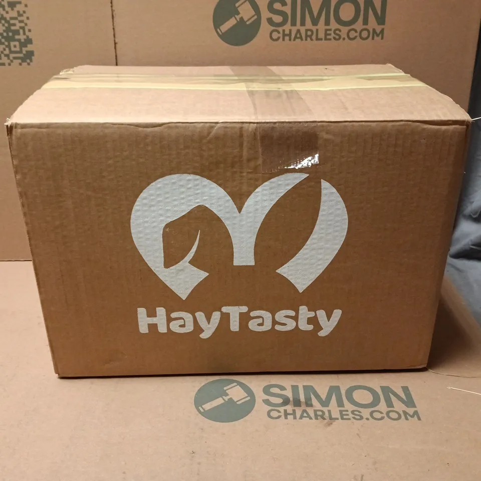 HAYTASTY BOX OF HAY APPROX 40 X 30 X 30 PETS