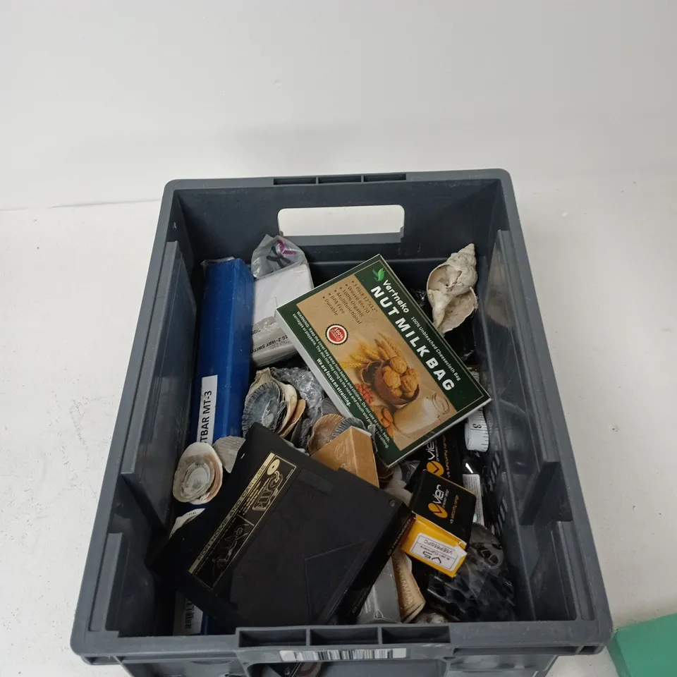 TOTE OF APPROXIMATELY 12 ASSORTED ITEMS TO INCLUDE: SMOL LAUNDRY CAPSULES 