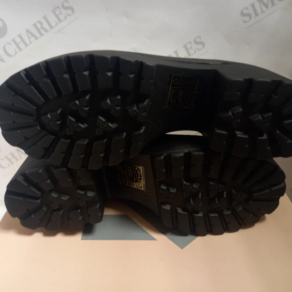 KOI VEGAN GAMZEE TROLL MARY JANES - BLACK PATENT/SYMBOL SIZE 7