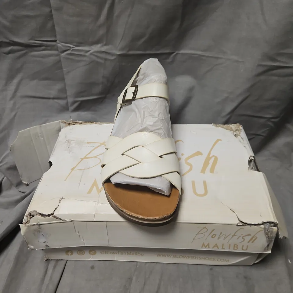 BOXED BLOWFISH MALIBU WHITE SANDALS – WOMEN'S – SIZE 7