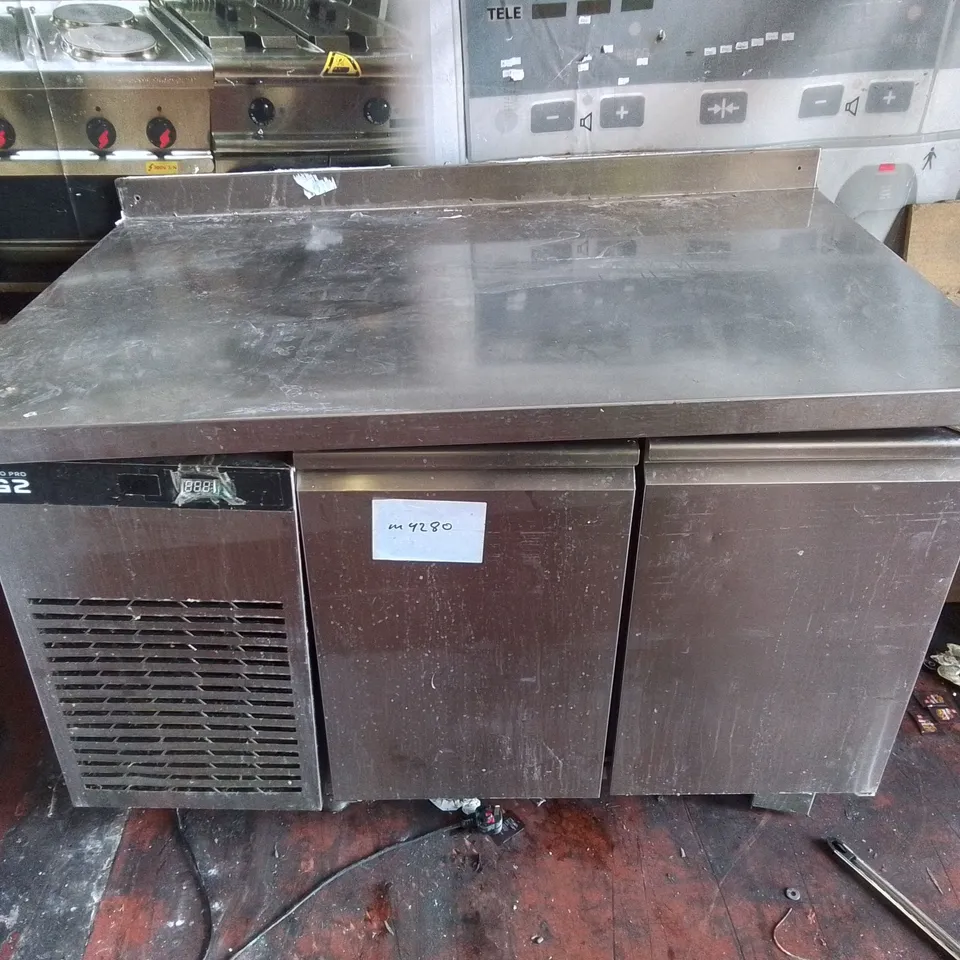 COMMERCIAL STAINLESS REFRIGERATED FOOD PREP COUNTER 