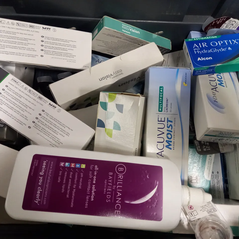BOX OF APPROX 20 ASSORTED VISION CARE ITEMS TO INCLUDE - SPECSAVERS UNIPURPOSE - RENU ADVANCED CLEANING - SPECSAVERS AQUIANE ETC