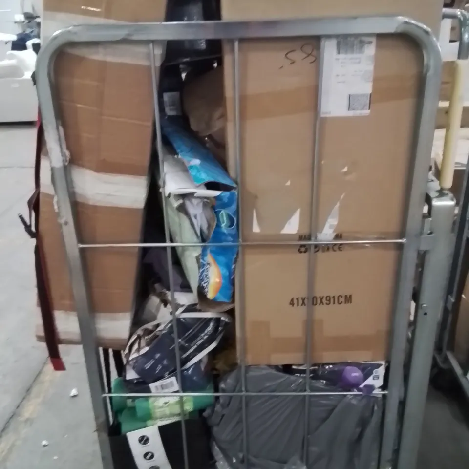 MIXED CAGE OF HOUSEHOLD AND SPORTS ITEMS 
