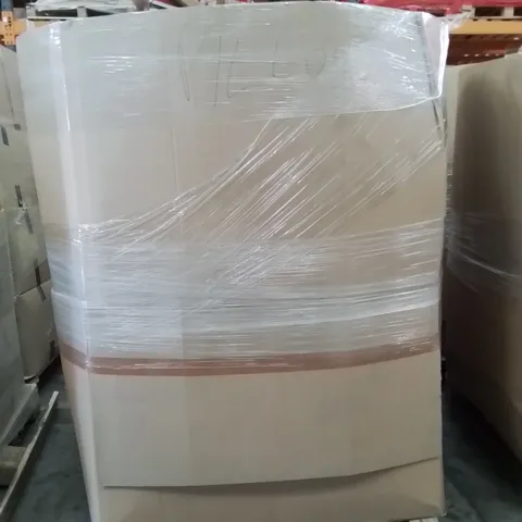 PALLET CONTAINING A LARGE QUANTITY OF PILLOWS 