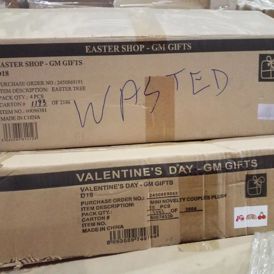 PALLET CONTAINING ASSORTED GIFTS INCLUDING MUGS, CANDLES & VALENTINE PLUSHIES 